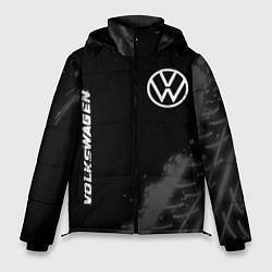 Мужская зимняя куртка Volkswagen speed на темном фоне со следами шин: на