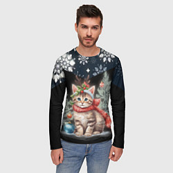 Лонгслив мужской Новогодний котик у ёлок в шарфе горы в снежинках, цвет: 3D-принт — фото 2