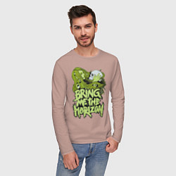 Лонгслив хлопковый мужской Bring Me The Horizon: Green Girl, цвет: пыльно-розовый — фото 2