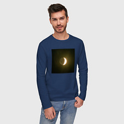 Лонгслив хлопковый мужской Луна на фоне ночного неба, цвет: тёмно-синий — фото 2