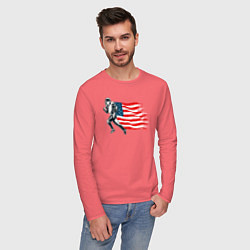 Лонгслив хлопковый мужской Американский футбол с флагом США, цвет: коралловый — фото 2