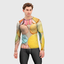 Рашгард мужской Разноцветные пирожные Макарон, цвет: 3D-принт — фото 2
