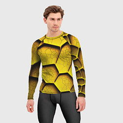 Рашгард мужской Желтые шестиугольники с трещинами - объемная текст, цвет: 3D-принт — фото 2