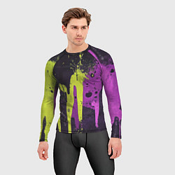 Рашгард мужской Желтая и фиолетовая краска на черном, цвет: 3D-принт — фото 2