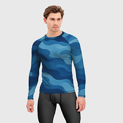 Рашгард мужской Синие волнистые линии в виде камуфляжа, цвет: 3D-принт — фото 2