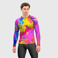 Рашгард мужской Яркие пятна акриловой краски на стене, цвет: 3D-принт — фото 2