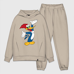 Мужской костюм оверсайз Дятел Вуди позирует, цвет: миндальный