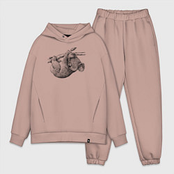 Мужской костюм оверсайз Коала висит на ветке