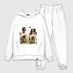 Мужской костюм оверсайз Мужчина и девушка держат инопланетян поп-арт ретро, цвет: белый