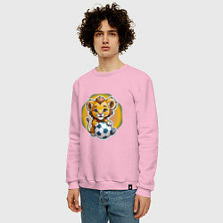 Свитшот хлопковый мужской Львенок и футбольный мяч, цвет: светло-розовый — фото 2