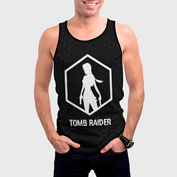 Майка-безрукавка мужская Tomb Raider glitch на темном фоне, цвет: 3D-черный — фото 2