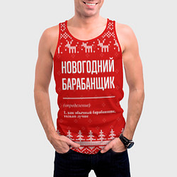 Майка-безрукавка мужская Новогодний барабанщик: свитер с оленями, цвет: 3D-красный — фото 2