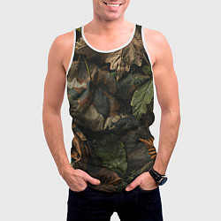Майка-безрукавка мужская Реалистичный охотничий камуфляж из ткани и листьев, цвет: 3D-белый — фото 2