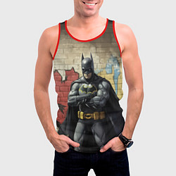 Майка-безрукавка мужская Бэтмен на фоне стены, цвет: 3D-красный — фото 2