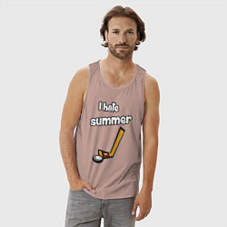 Майка мужская хлопок Я ненавижу лето - хоккеист, цвет: пыльно-розовый — фото 2