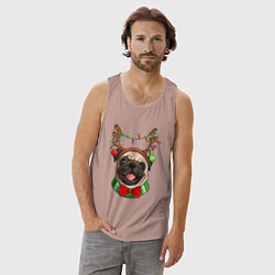 Майка мужская хлопок Новогодний мопс, цвет: пыльно-розовый — фото 2