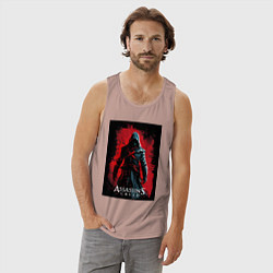 Майка мужская хлопок Assassins creed на фоне красной стены, цвет: пыльно-розовый — фото 2