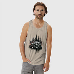 Майка мужская хлопок Грузовик на фоне города, цвет: миндальный — фото 2