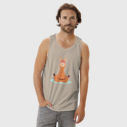 Майка мужская хлопок Лама в позе лотоса занимается йогой, цвет: миндальный — фото 2