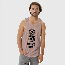 Майка мужская хлопок Keep Calm & Drive VW, цвет: пыльно-розовый — фото 2