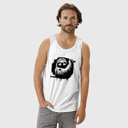 Майка мужская хлопок Ленивец в черном штрихе, цвет: белый — фото 2