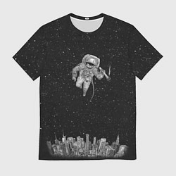 Мужская футболка Космонавт Над Городом