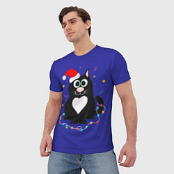 Футболка мужская Черный пушистый кот в шапке Санта Клауса, цвет: 3D-принт — фото 2
