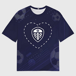 Мужская футболка оверсайз Лого Leeds United в сердечке на фоне мячей