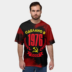 Футболка оверсайз мужская Сделано в 1976 году в СССР и желтый серп и молот, цвет: 3D-принт — фото 2