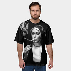 Футболка оверсайз мужская Красивая монашка дымит сигаретой, цвет: 3D-принт — фото 2
