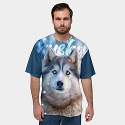 Футболка оверсайз мужская Хаски с голубыми глазами в зимнем лесу, цвет: 3D-принт — фото 2