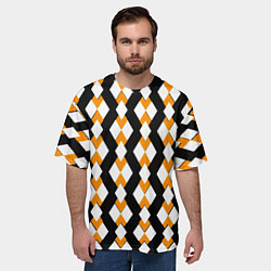 Футболка оверсайз мужская Жёлтые и белые ромбы на чёрном фоне, цвет: 3D-принт — фото 2