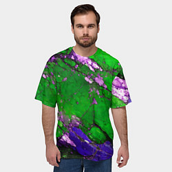 Футболка оверсайз мужская A purple mineral in a green stone, цвет: 3D-принт — фото 2
