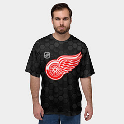 Футболка оверсайз мужская Детройт Ред Уингз - черные соты, цвет: 3D-принт — фото 2