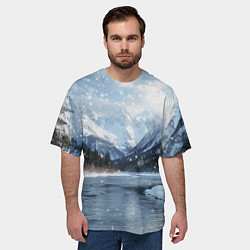 Футболка оверсайз мужская Снежный горный пейзаж с елями и рекой, цвет: 3D-принт — фото 2
