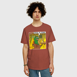 Футболка оверсайз мужская Пепе Лягушонок в беде, цвет: кирпичный — фото 2