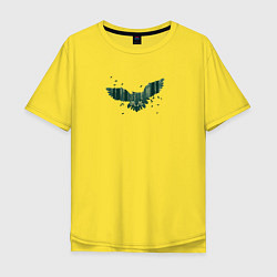 Мужская футболка оверсайз Летящая сова в тенистом зеленом лесу