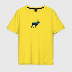Мужская футболка оверсайз Зимний лес в силуэте прогуливающегося оленя