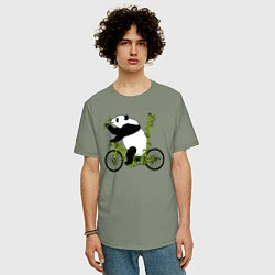 Футболка оверсайз мужская Панда на велосипеде с бамбуком, цвет: авокадо — фото 2