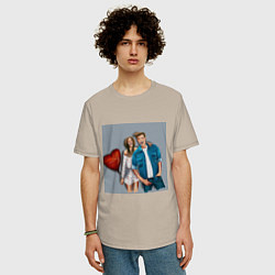 Футболка оверсайз мужская Пара влюбленных с шариком, цвет: миндальный — фото 2