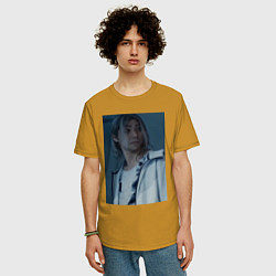 Футболка оверсайз мужская Алиса в пограничье Чишия, цвет: горчичный — фото 2