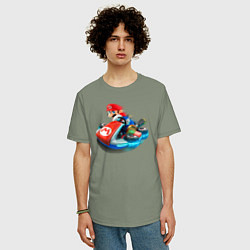 Футболка оверсайз мужская Марио на машине, цвет: авокадо — фото 2