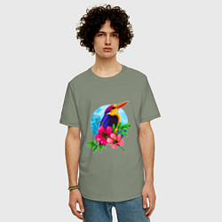 Футболка оверсайз мужская Тропическая птица в цветах, цвет: авокадо — фото 2