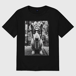 Футболка оверсайз мужская Булли у стены с граффити, цвет: черный