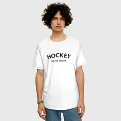 Футболка оверсайз мужская Hockey never alone - motto, цвет: белый — фото 2