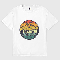 Футболка оверсайз мужская Ленивец турист путешествует с рюкзаком, цвет: белый