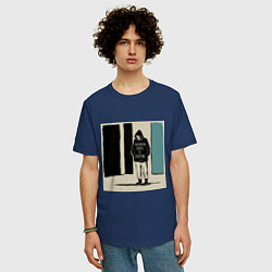 Футболка оверсайз мужская Человек в капюшонке с надписью про экзистенциальны, цвет: тёмно-синий — фото 2