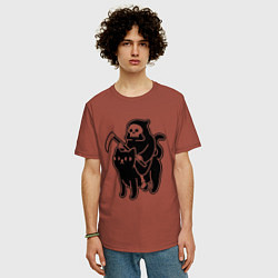 Футболка оверсайз мужская Жнец и его кот, цвет: кирпичный — фото 2