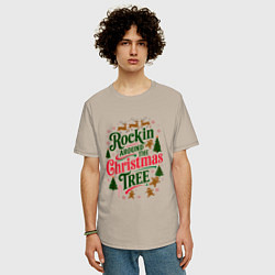 Футболка оверсайз мужская Новогодняя атмосфера rockin around the christmas t, цвет: миндальный — фото 2