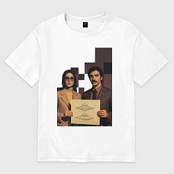 Футболка оверсайз мужская Мужчина и девушка держат схему НЛО ретрофутуризм п, цвет: белый